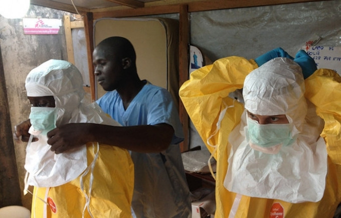 Σιέρα Λεόνε: Σε 3ήμερο κατ’ οίκον περιορισμό όλος ο πληθυσμός λόγω Έμπολα