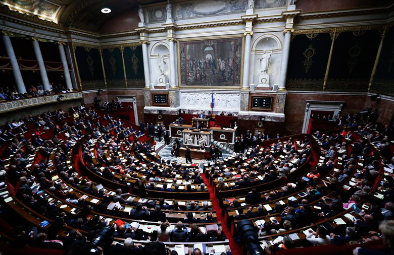 Ψήφο εμπιστοσύνης έλαβε η γαλλική κυβέρνηση: Ανάσα για τον Ολάντ;