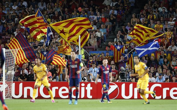 Δημοψήφισμα στο γήπεδο: Καταλανικές και σκωτσέζικες σημαίες μαζί στις κερκίδες