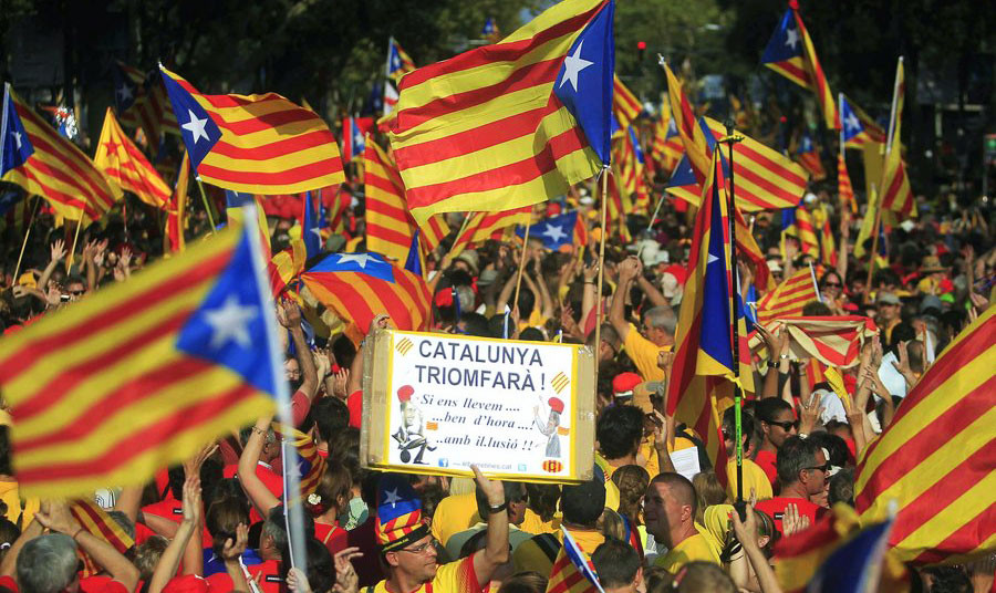 Δημοψήφισμα Ανεξαρτησίας: Η Καταλανονία ενέκρινε νόμο για να παρακάμψει τις αντιρρήσεις της Μαδρίτης