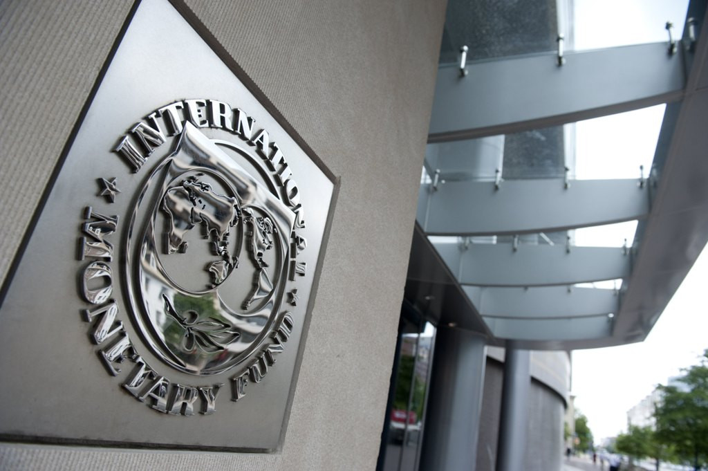Κατασχέσεις λογαριασμών για χρέη στα Ταμεία ζητά το ΔΝΤ