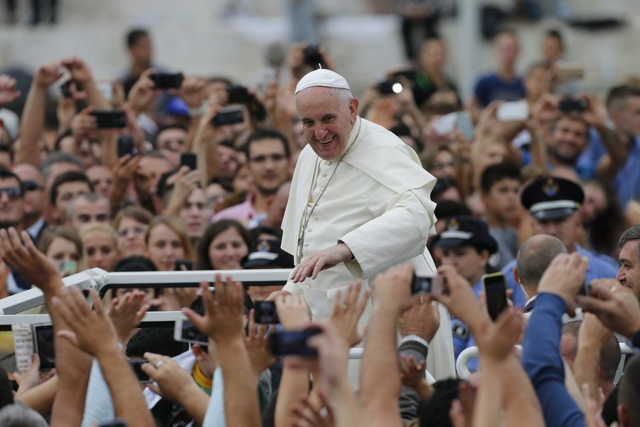 Ο Πάπας έπαυσε επίσκοπο για συγκάλυψη κακοποίησης ανηλίκων