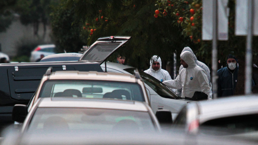 Εξάρχεια: Εντοπίστηκε κλεμμένο αυτοκίνητο με πλαστές πινακίδες κρατικής υπηρεσίας – Εξετάζεται το ενδεχόμενο επίθεσης