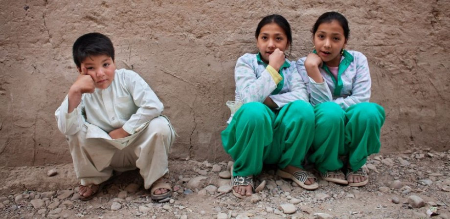 Κορίτσια που ντύνονται αγόρια, από την Αλβανία ως το Αφγανιστάν
