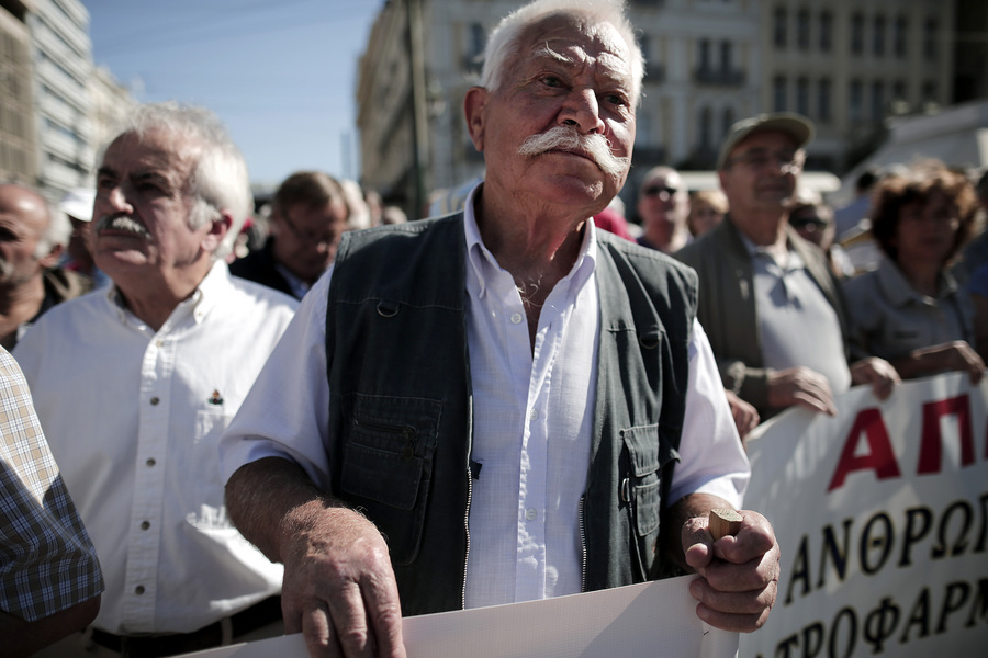 Συνταξιούχοι στο Μαξίμου ενάντια στις συντάξεις πείνας