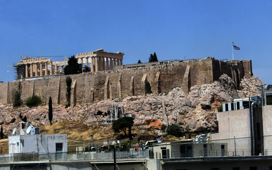 Κατάρρευση τοιχίου στον Παρθενώνα προκάλεσαν δυο 23χρονοι Ρώσοι