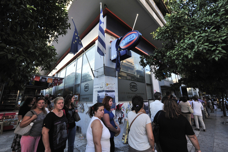 Πιο άνεργοι και πιο εργατικοί από όλους τους Ευρωπαίους οι Έλληνες