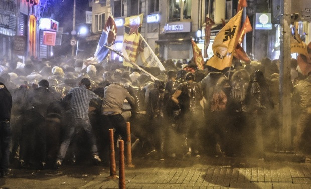 Νεκροί Κούρδοι σε διαδηλώσεις για το Κομπανί στην Τουρκία