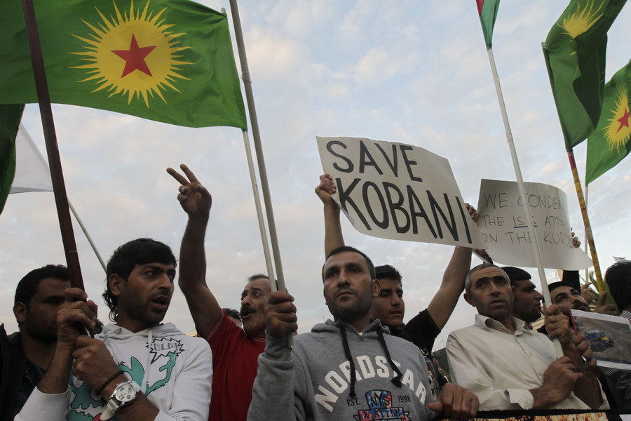 Πορεία Κούρδων και αλληλέγγυων στην Αθήνα για το Κομπάνι