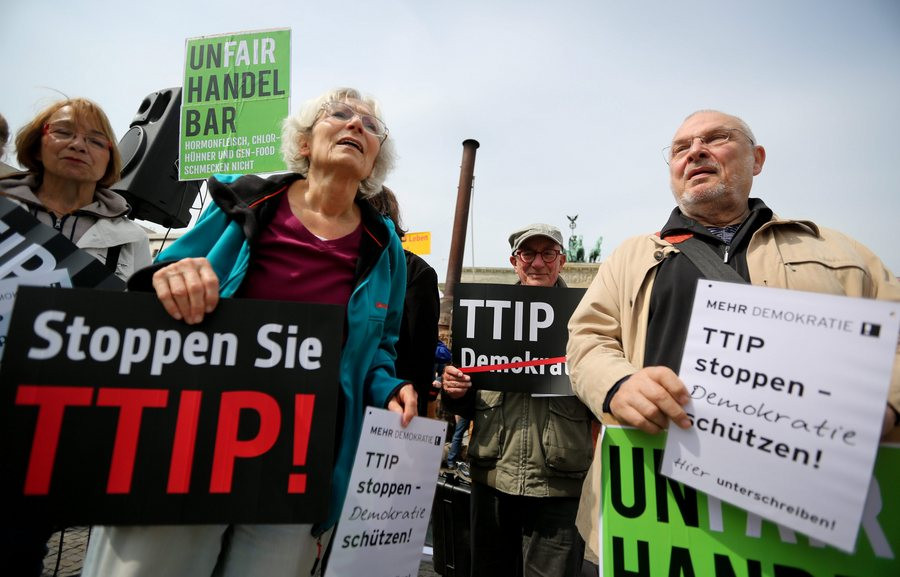 STOP TTIP: 400.000 υπογραφές σε 4 μέρες