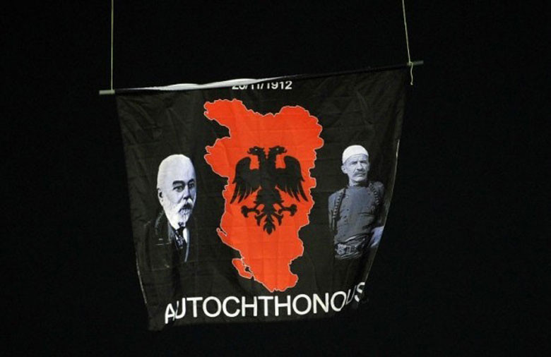 Ένταση και διακοπή στον αγώνα Σερβία–Αλβανία λόγω Κοσόβου