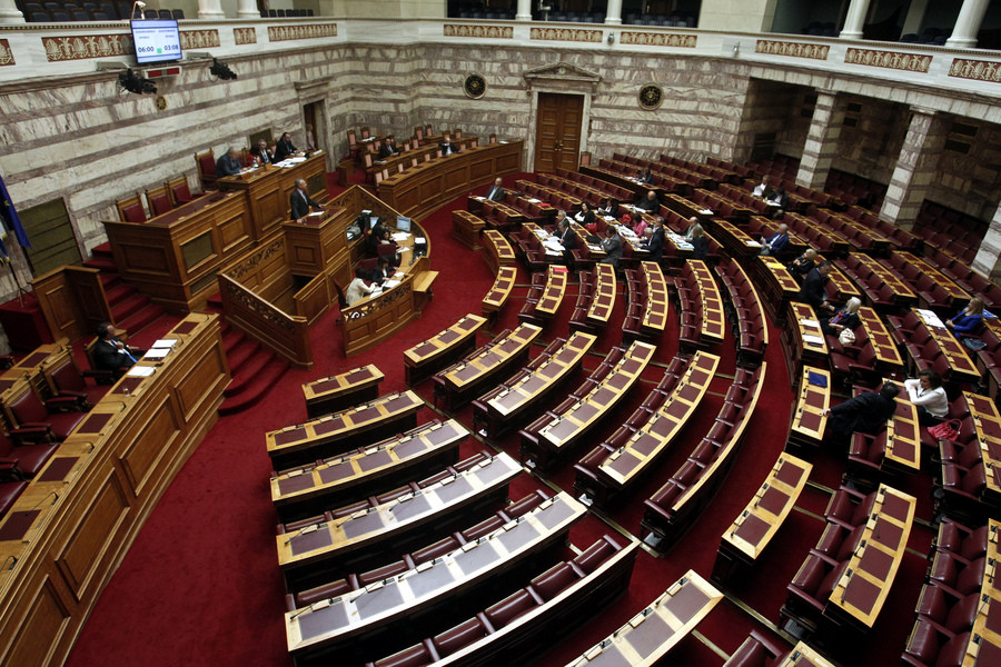 «Μίνι φορολογικό» νομοσχέδιο κατατέθηκε στη Βουλή