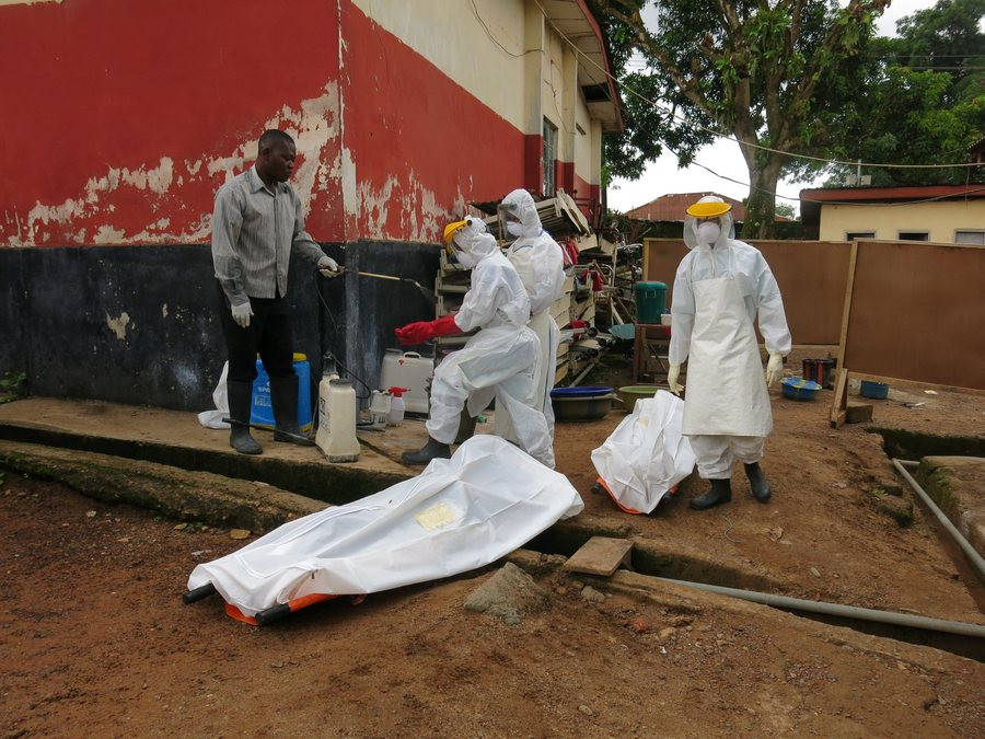 Κουβανοί γιατροί έφτασαν στην Αφρική για να πολεμήσουν τον Έμπολα