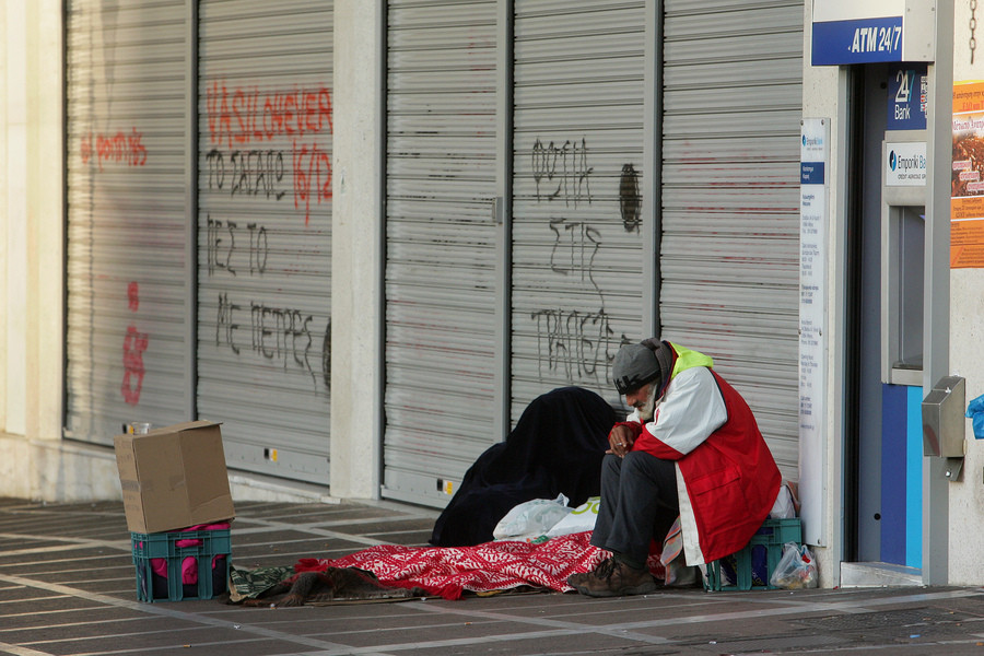 Ένα εκατομμύριο άστεγοι σε Ευρώπη και ΗΠΑ ξενυχτούν στο δρόμο