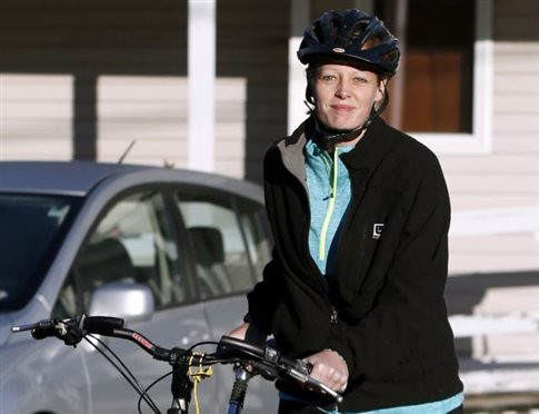 Νοσηλεύτρια στις ΗΠΑ «έσπασε» την καραντίνα του Έμπολα κάνοντας βόλτα με ποδήλατο