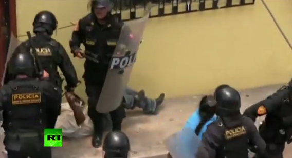Περού: Αστυνομικοί σκοτώνουν εν ψυχρώ πολίτη που αντιδρά στην έξωσή του