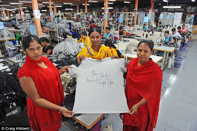 Εργάτριες – «σκλάβες» έφτιαχναν φεμινιστικά μπλουζάκια