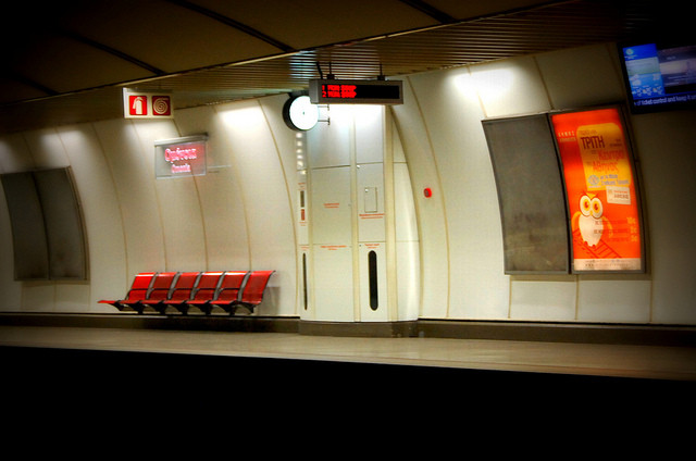 Ξυλοδαρμός άνεργης από ελεγκτή του Μετρό, επειδή δεν είχε εισιτήριο