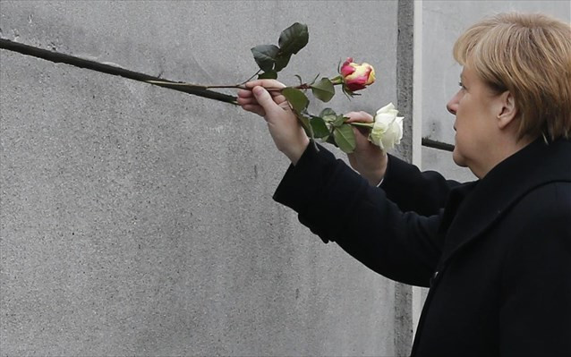 Μέρκελ: Επικό πλήγμα στην τυραννία η πτώση του Τείχους του Βερολίνου