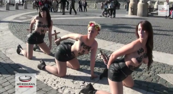 Διαμαρτυρία των Femen στο Βατικανό: «Ο Θεός δεν είναι μάγος και ο Πάπας δεν είναι πολιτικός» (Βίντεο)