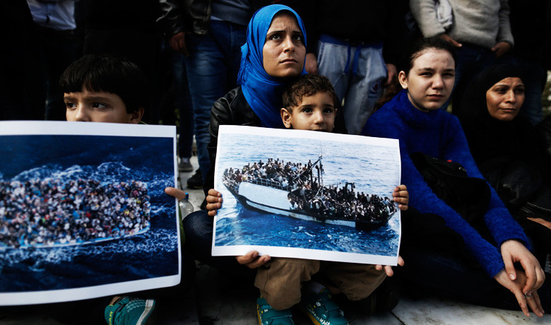 Οι Σύροι πρόσφυγες στο Σύνταγμα για άσυλο και στέγη (βίντεο)