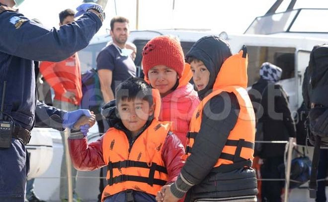 Αποβιβάστηκαν στην Ιεράπετρα οι μετανάστες του πλοίoυ «Baris» (φωτό και βίντεο)