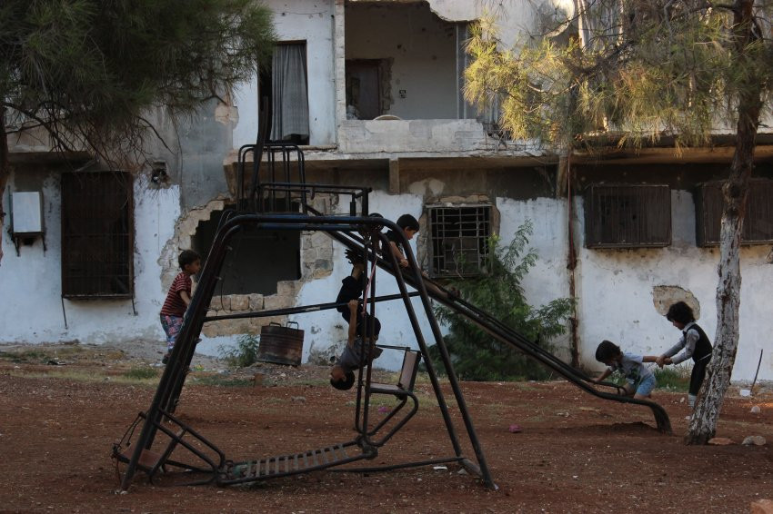 Ο πόλεμος μέσα από μια παιδική χαρά στο Χαλέπι
