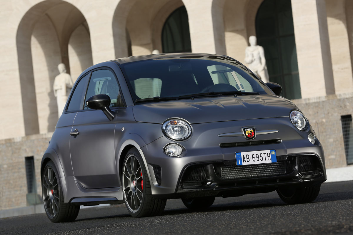 Abarth 695 biposto: μικρό, αλλά θαυματουργό