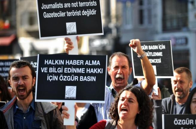 Μαζικές συλλήψεις δημοσιογράφων στην Τουρκία