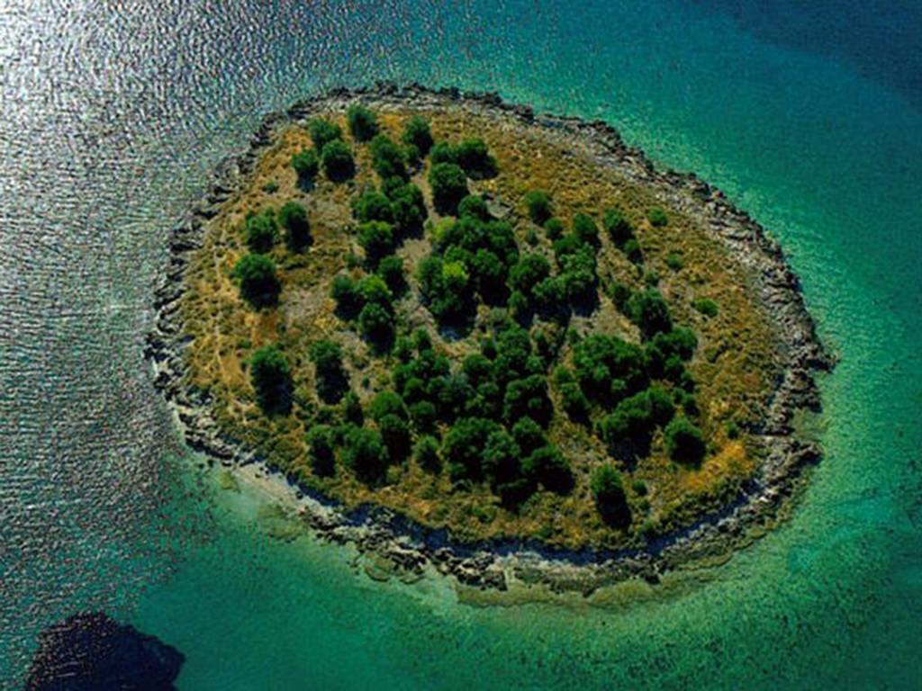 Αντί για διαμέρισμα στο Λονδίνο, αγοράστε ένα ελληνικό νησί