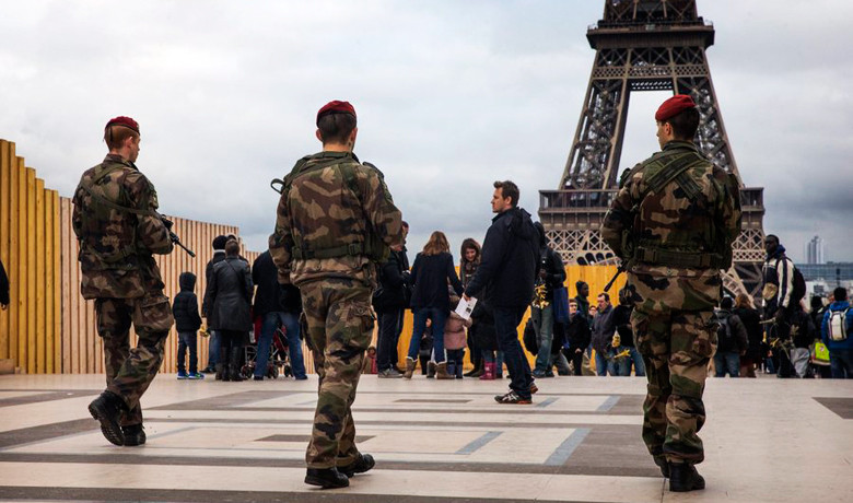 Γαλλία: Αυξάνονται οι στρατιώτες στους δρόμους μετά τις επιθέσεις