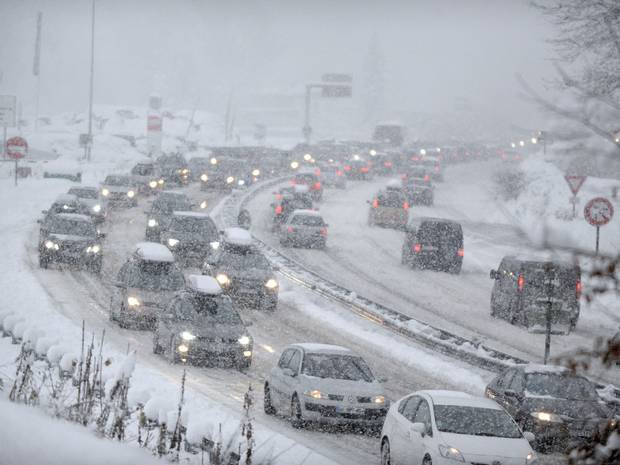 Γαλλία: Ένας νεκρός και δεκάδες χιλιάδες αποκλεισμένοι λόγω χιονιού στις Άλπεις