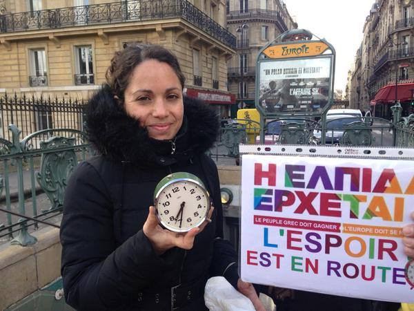 Ξυπνητήρια στο Παρίσι! Εκστρατεία «Τρόικα, φτάνει πια» για υποστήριξη στον ελληνικό λαό (φωτό και βίντεο)
