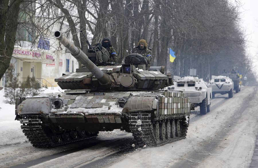Επιθέσεις από το ρωσικό στρατό καταγγέλλει το Κίεβο
