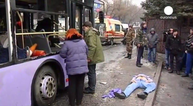 Δεκατρείς νεκροί από ρίψη οβίδας σε στάση τρόλεϊ στο Ντονέτσκ