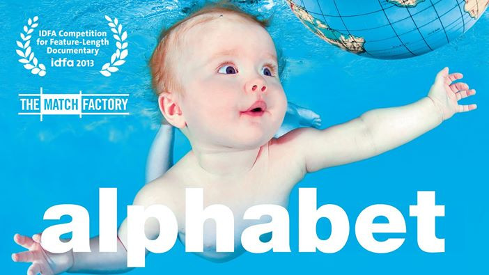 Προσκλήσεις για το βραβευμένο ντοκιμαντέρ «Alphabet» στο CineDoc