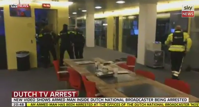 Ολλανδία: Ένοπλος εισέβαλε στη δημόσια τηλεόραση (Βίντεο)