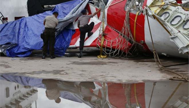Τεχνικό πρόβλημα που δεν επιδιορθώθηκε η πιθανή αιτία πτώσης του αεροσκάφους της AirAsia
