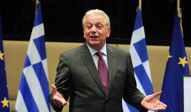 Δυο βουλευτές του ΣΥΡΙΖΑ δεν θέλουν Αβραμόπουλο για πρόεδρο