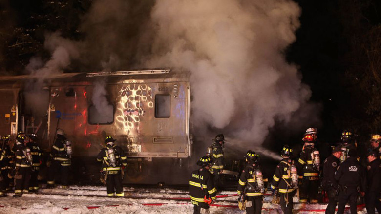 Σιδηροδρομικό δυστύχημα με έξι νεκρούς έξω από τη Νέα Υόρκη [ΒΙΝΤΕΟ]
