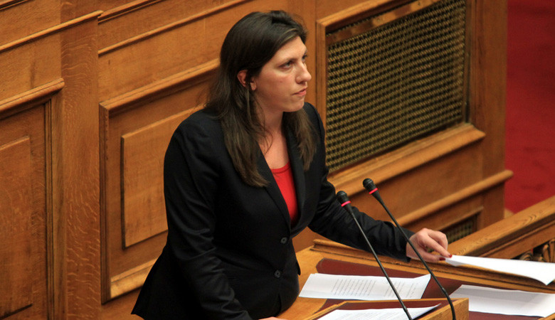 Αυτή είναι η νεότερη πρόεδρος της ελληνικής Βουλής