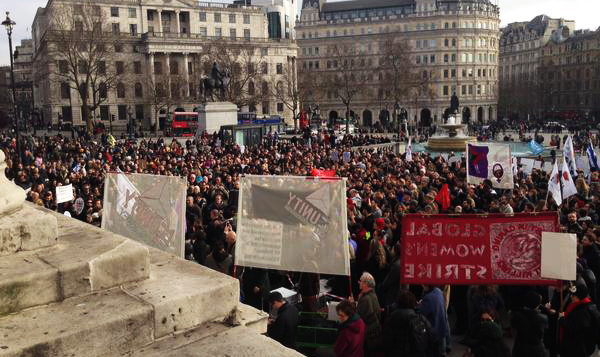 “Ανάσα Αξιοπρέπειας” στο Λονδίνο: Συγκέντρωση αλληλεγγύης για την Ελλάδα [Βίντεο]
