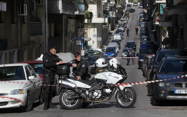 Ανταλλαγή πυροβολισμών μεταξύ ληστών και αστυνομικών στα Πετράλωνα