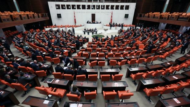 Τουρκία: Βουλευτές κατά βουλευτών με το σφυρί του προέδρου