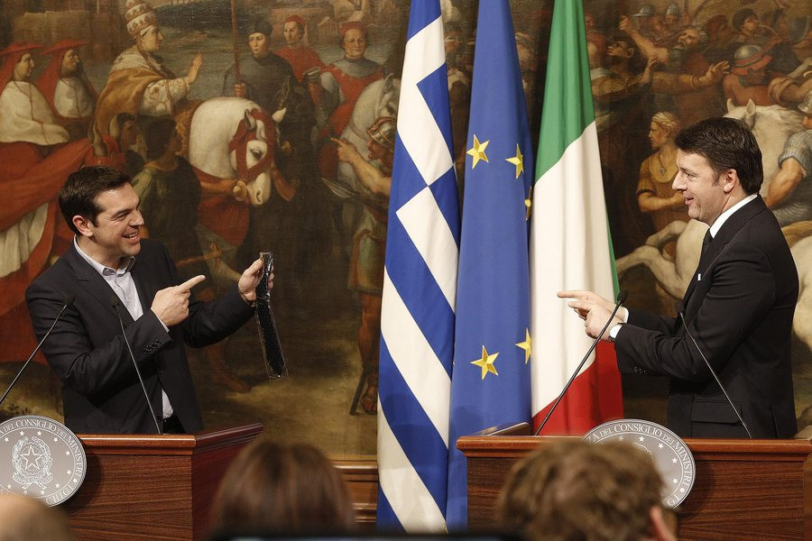 Ιταλική χείρα βοηθείας στις ελληνικές διαπραγματεύσεις