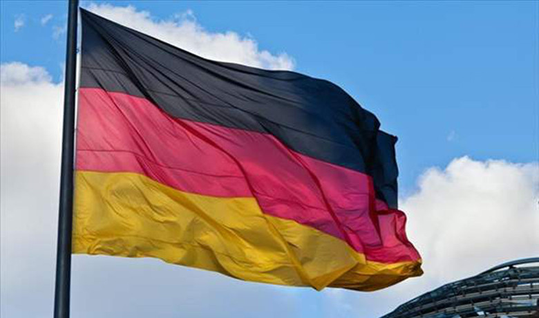 Πρωτοφανές κείμενο με 42 υπογραφές: Μην λοιδορείτε τη Γερμανία