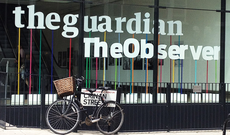 Ο Guardian ψάχνει διευθυντή και κάνει δημοψήφισμα