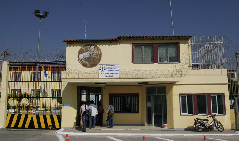 Συνεχίζεται η διαμαρτυρία για τις συνθήκες κράτησης στις φυλακές Λάρισας