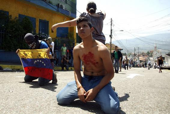 Νεκρός από πλαστική σφαίρα 14χρονος διαδηλωτής στη Βενεζουέλα