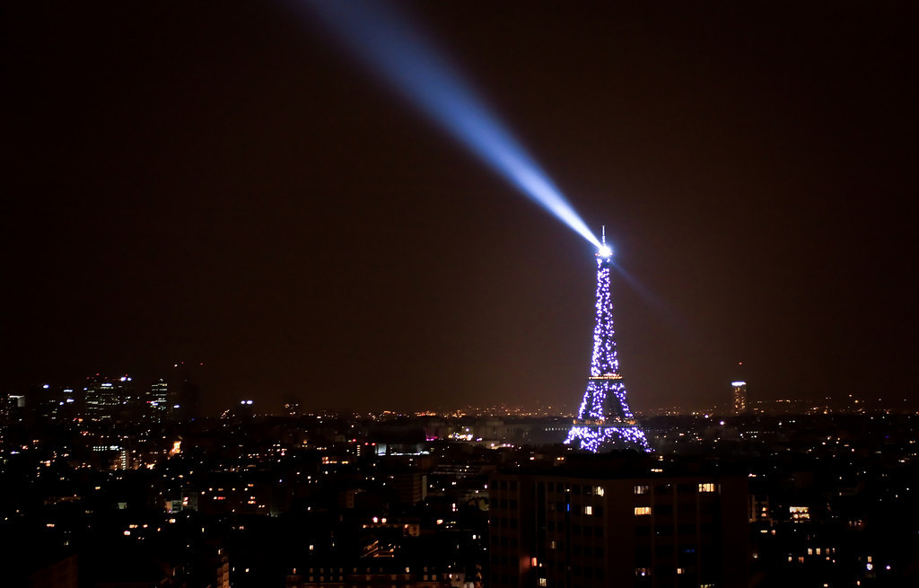 Δημοσιογράφοι του Al Jazeera συνελήφθησαν για τα drones πάνω από το Παρίσι